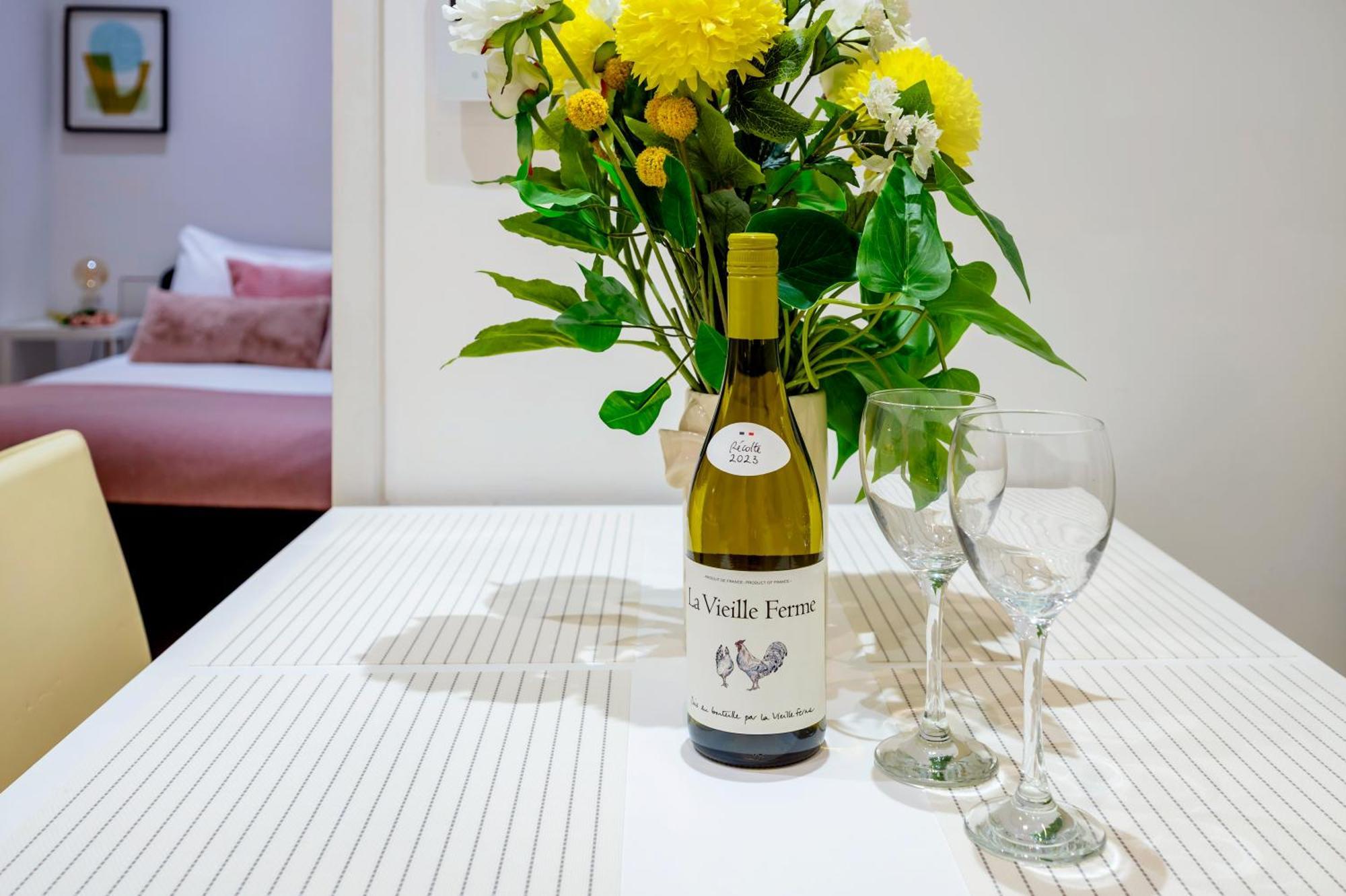 Welcome - The York Apartment London