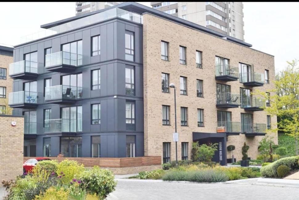 Grand Apartments Kew Gardens Apartment
