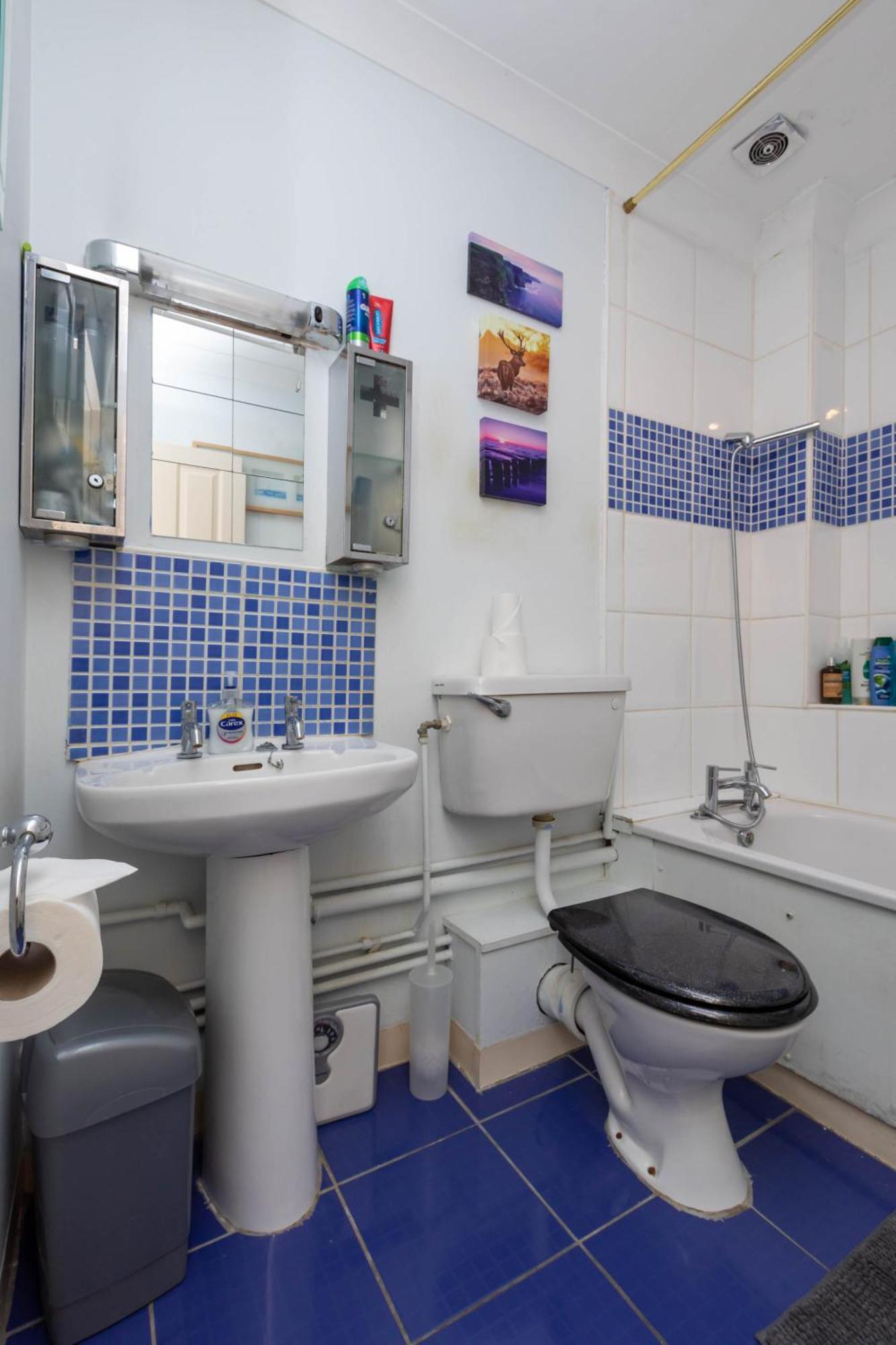 Homely 1 Bedroom In Beckton With Parking *