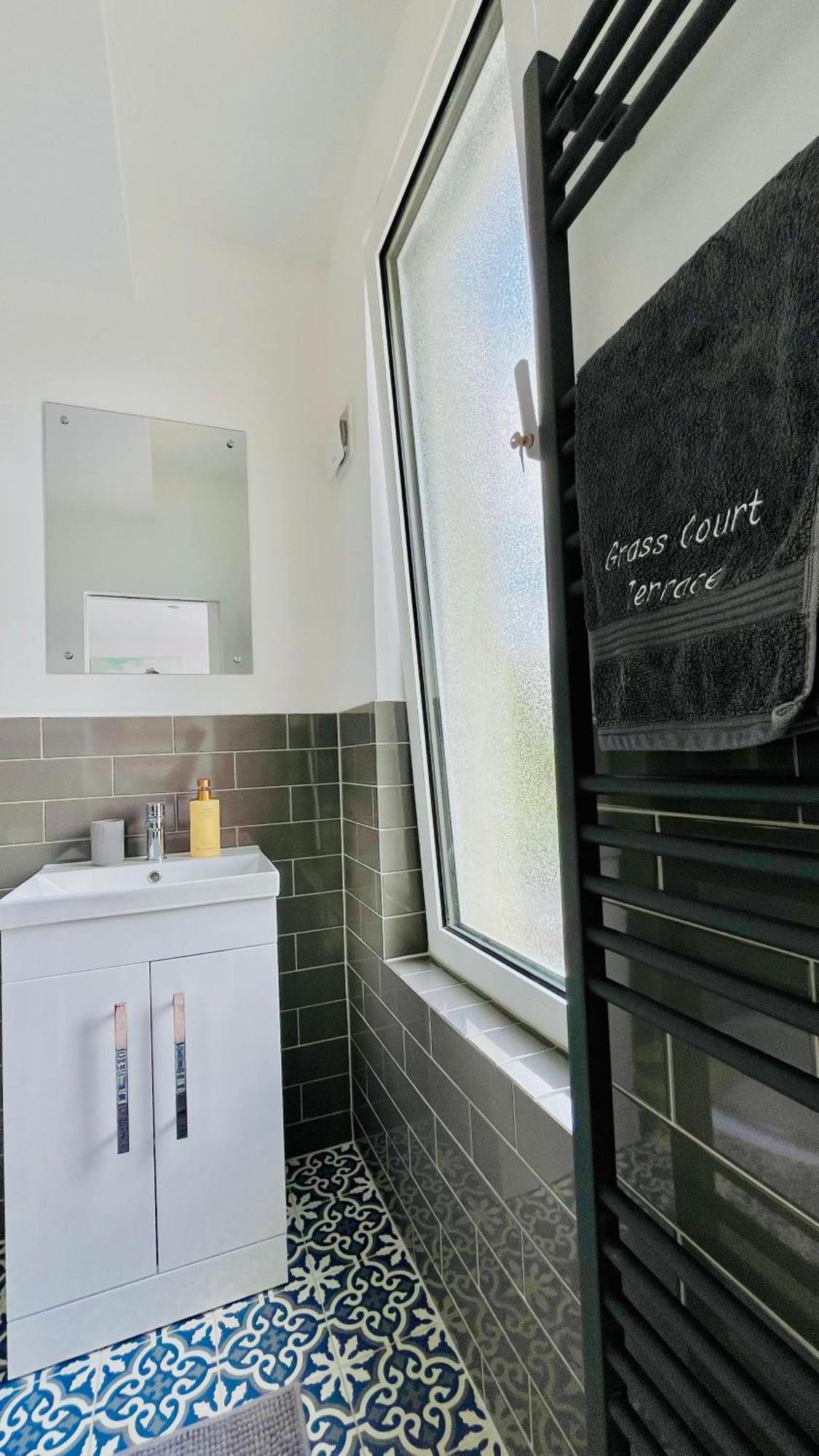 Grass Court Terrace - Walking Distance From Wimbledon Championships Apartment *