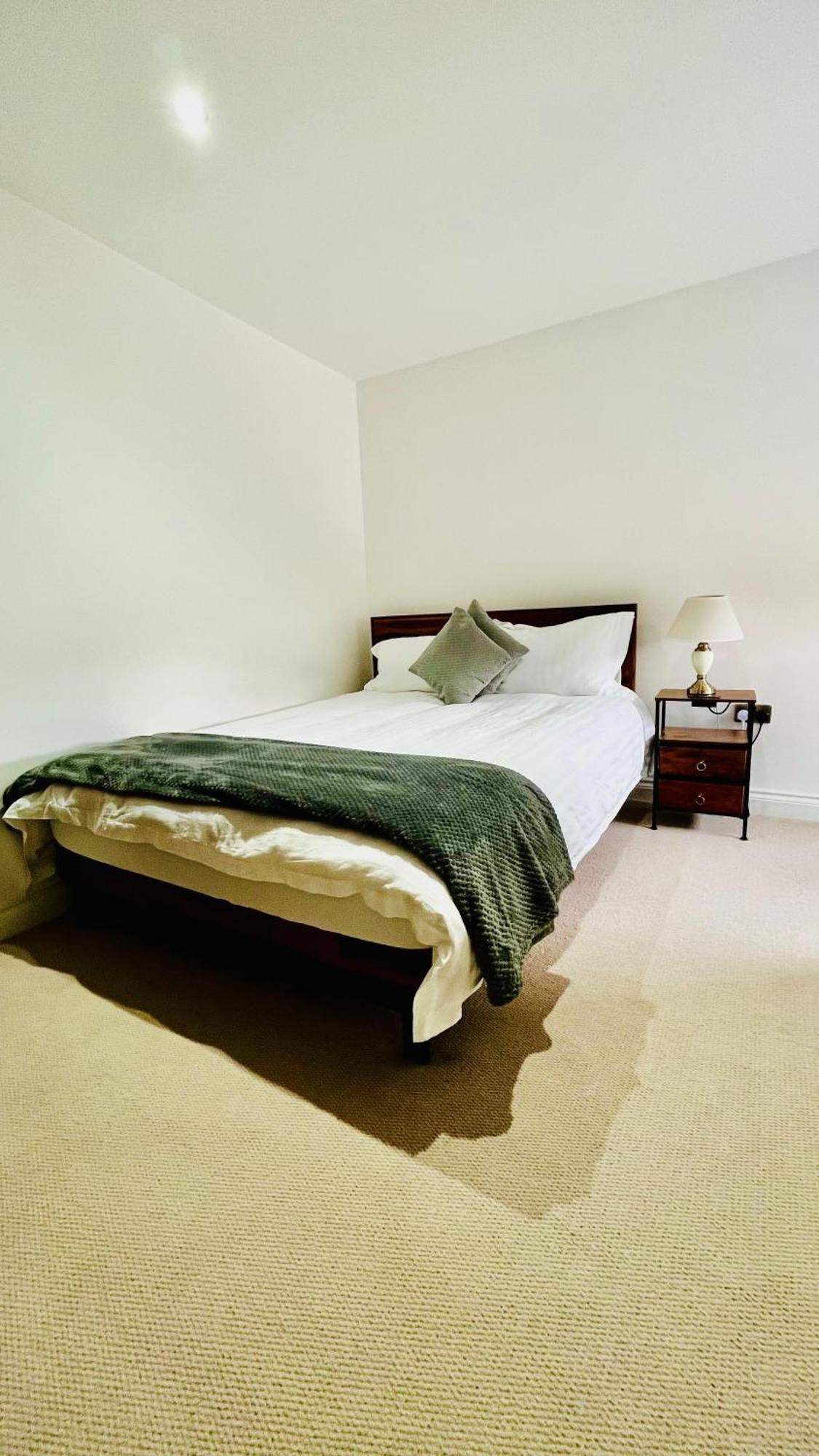 Apartment Grass Court Terrace - Walking Distance From Wimbledon Championships London