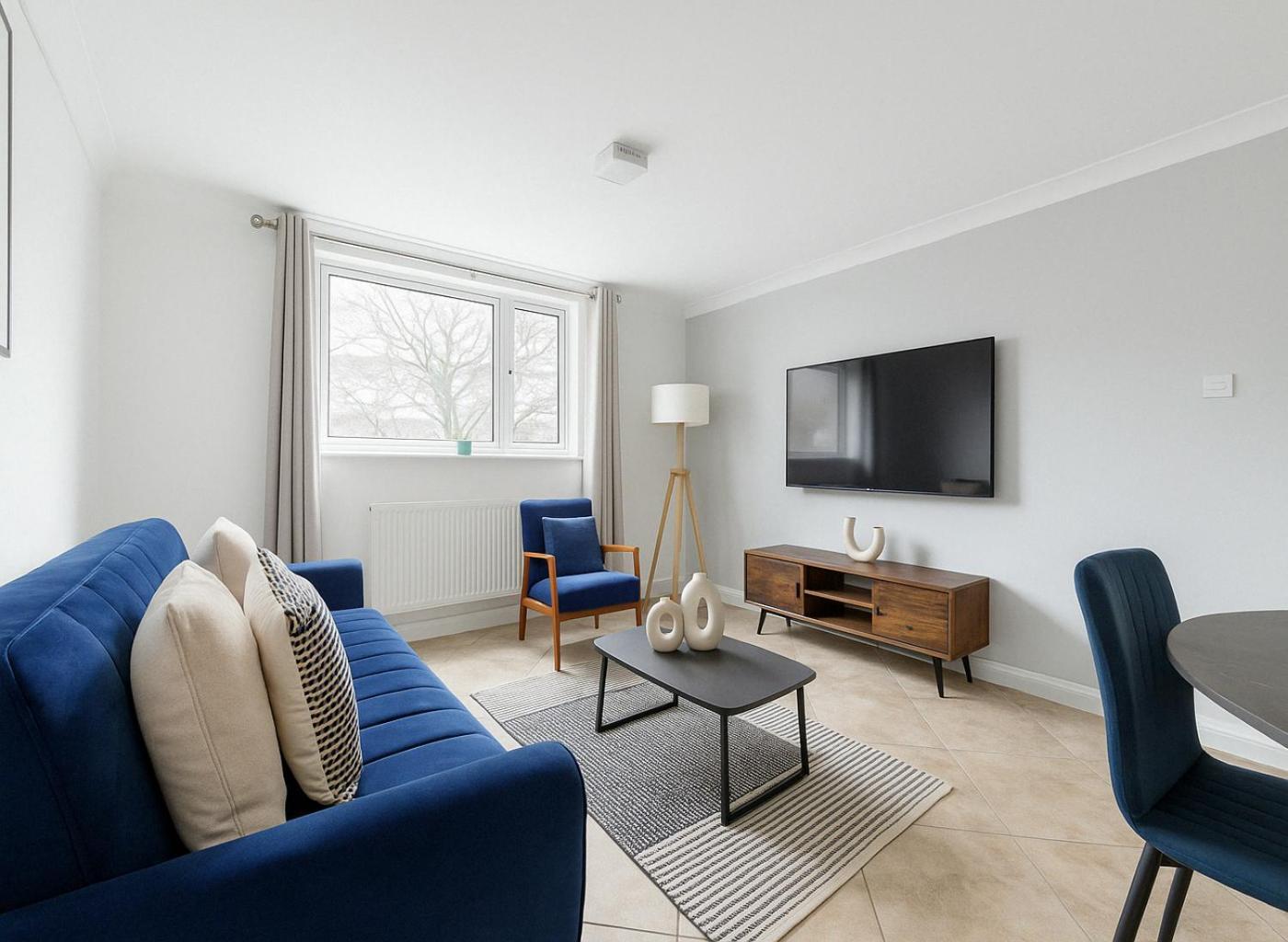 Hidden Gem In North - Spacious Flat With Garden Views Apartment