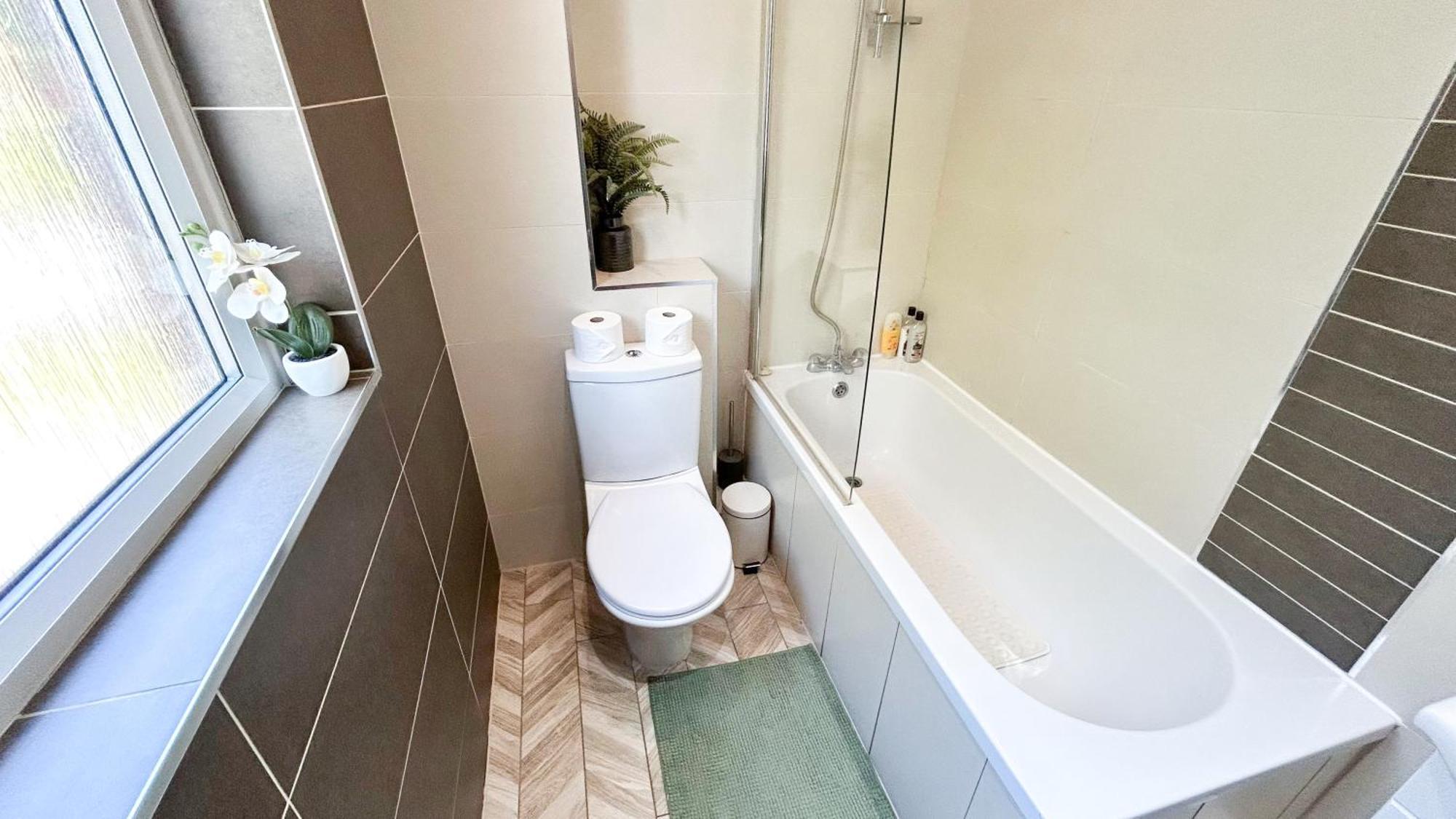 Lovely 4 Bedroom Flat With Ample Garden In Brondesbury, Kilburn * London