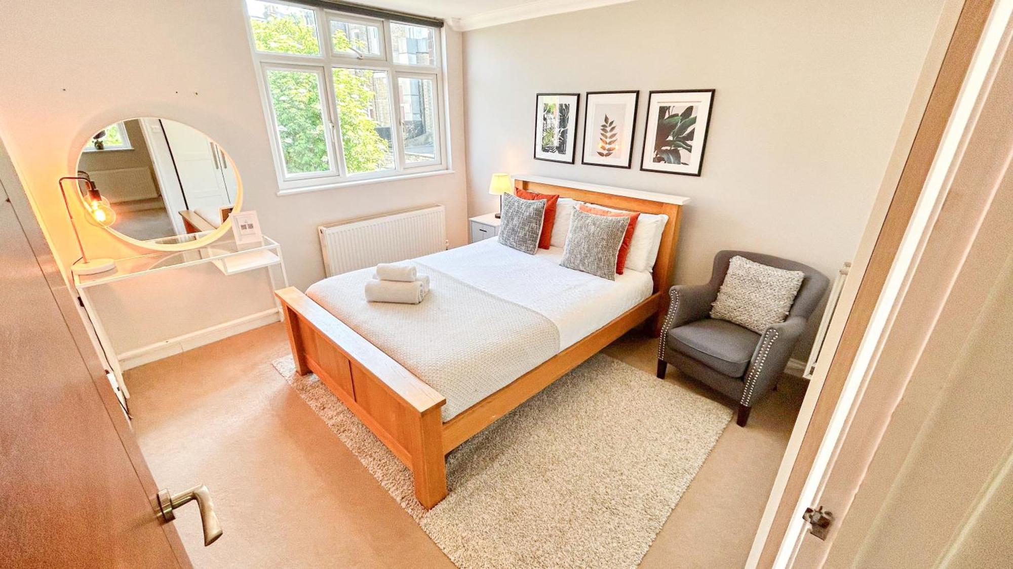 Lovely 4 Bedroom Flat With Ample Garden In Brondesbury, Kilburn