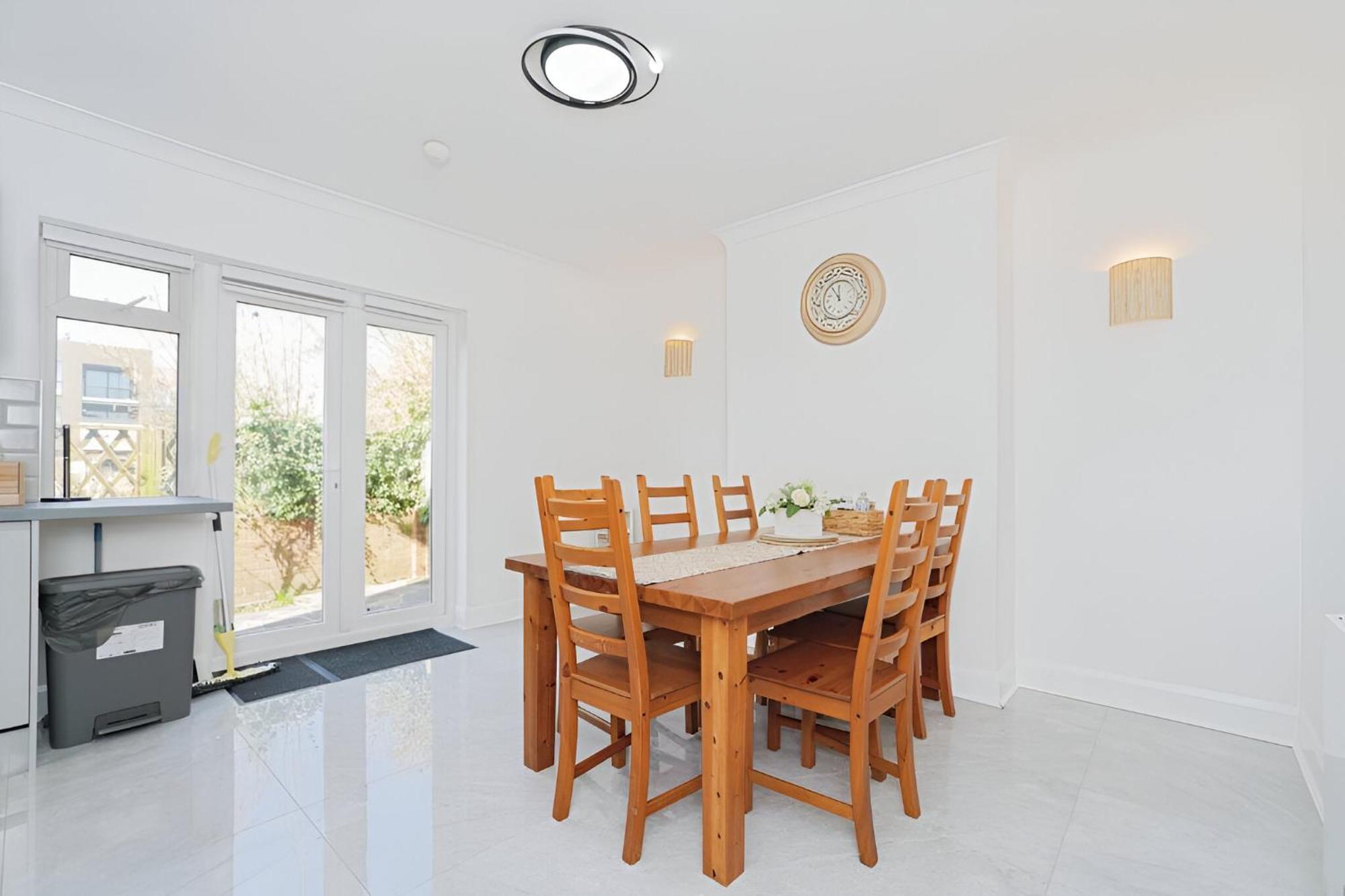 Eejs Stylish 3 Bedroom House - Greenwich *