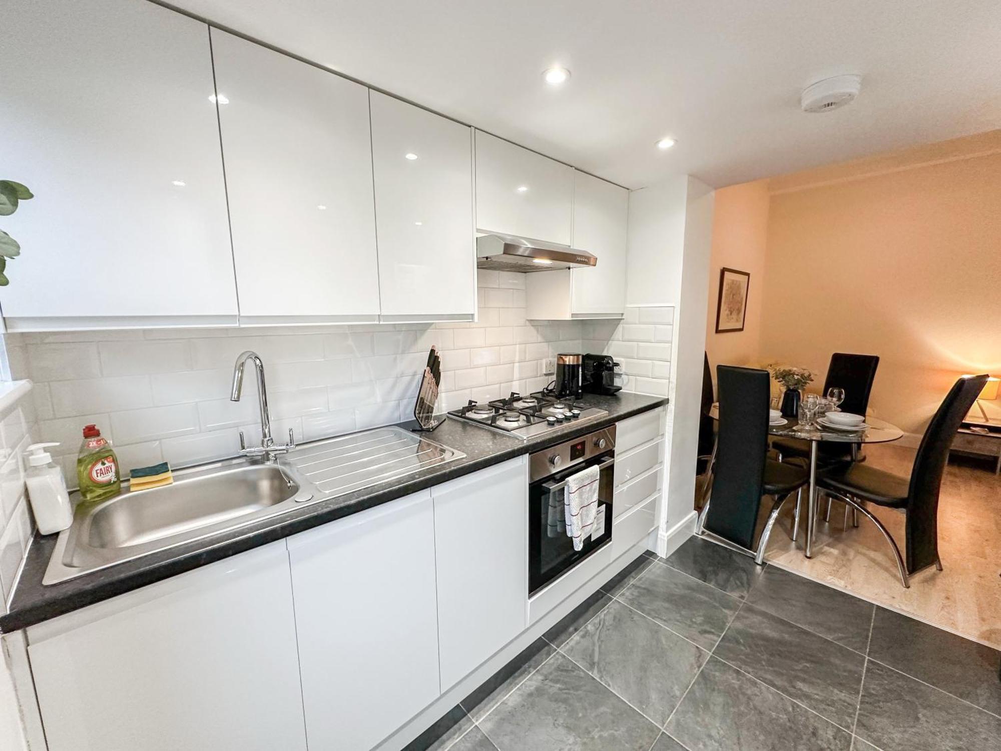 1-bedroom Flat With Small Garden & Paid Parking In Finsbury Park, Highbury Apartment