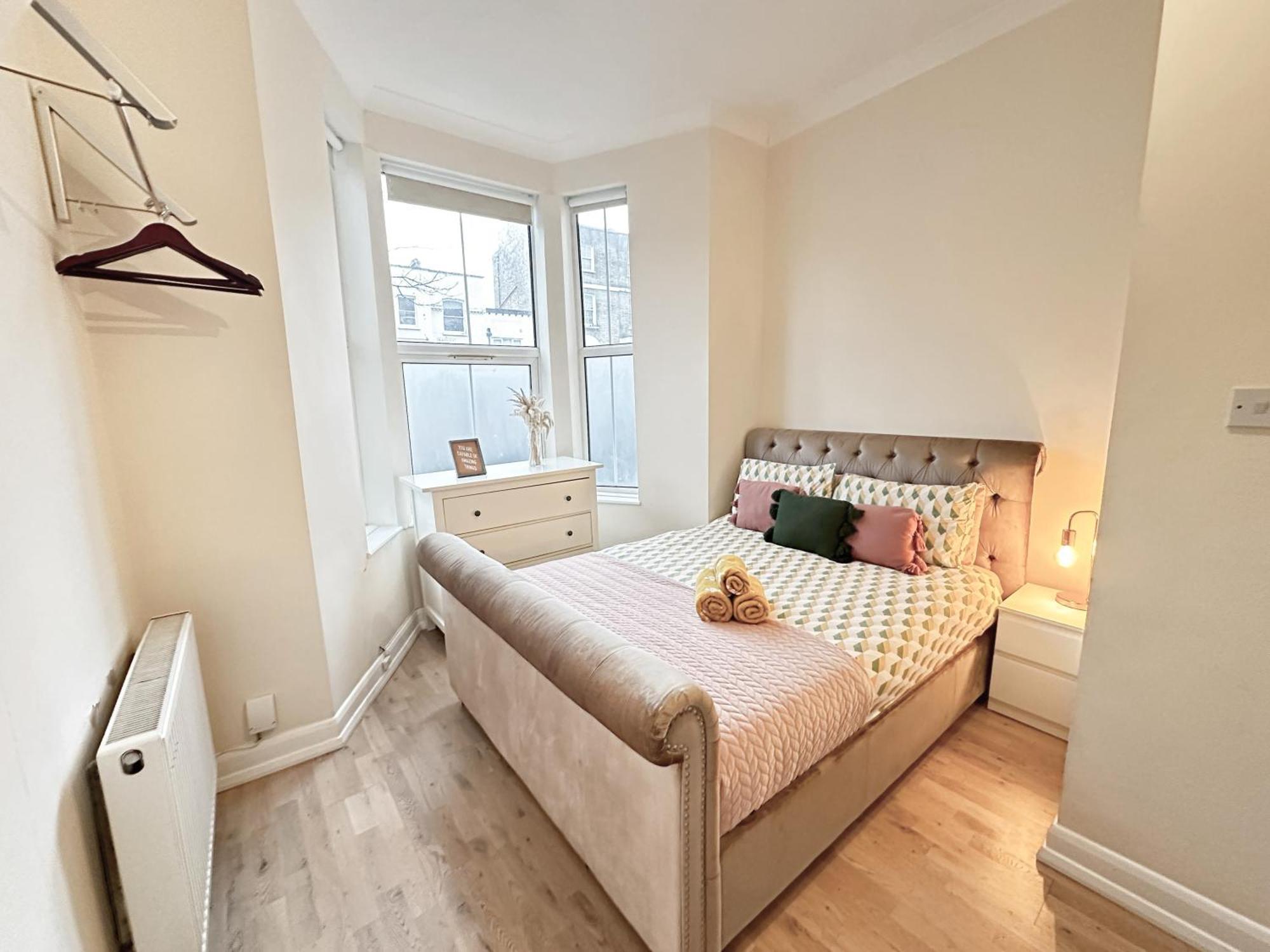 Apartment 1-bedroom Flat With Small Garden & Paid Parking In Finsbury Park, Highbury *