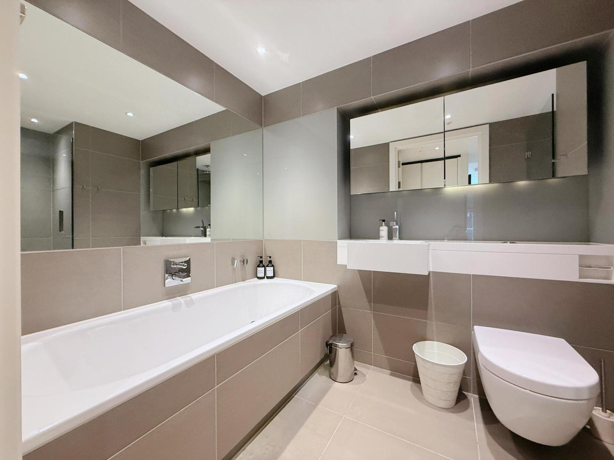 Luxurious And Spacious Near Us Embassy London