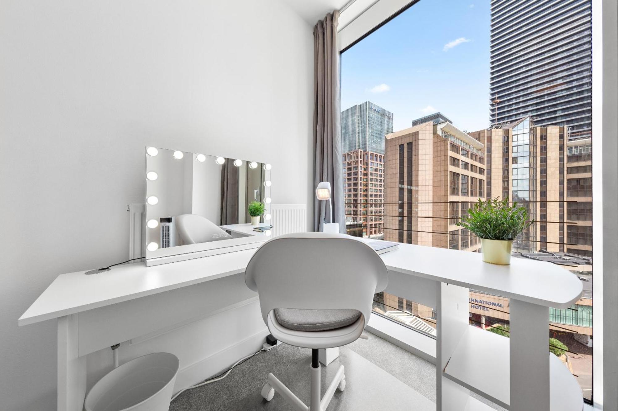 Canary Wharf Apartment