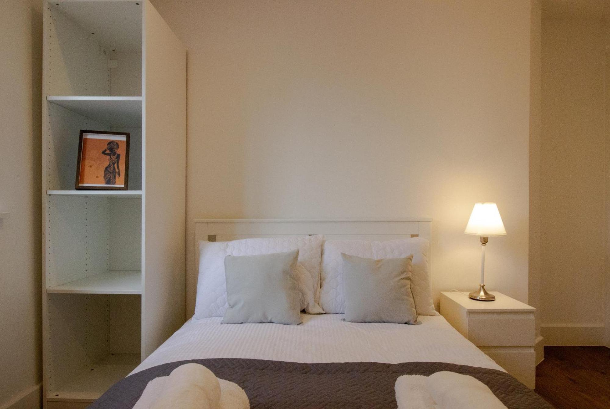 Modern 2 Bedroom @ Nine Elms Station A Apartment London