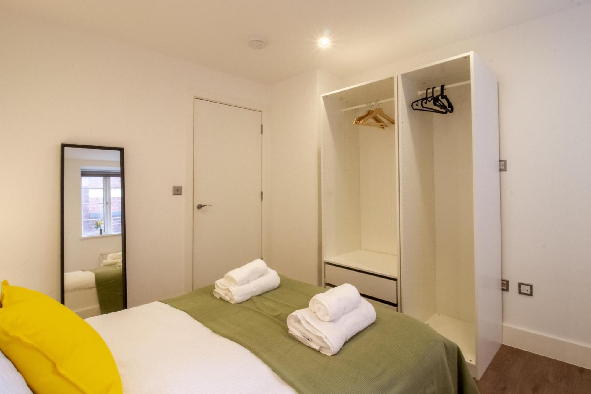 Modern 2 Bedroom @ Nine Elms Station A *