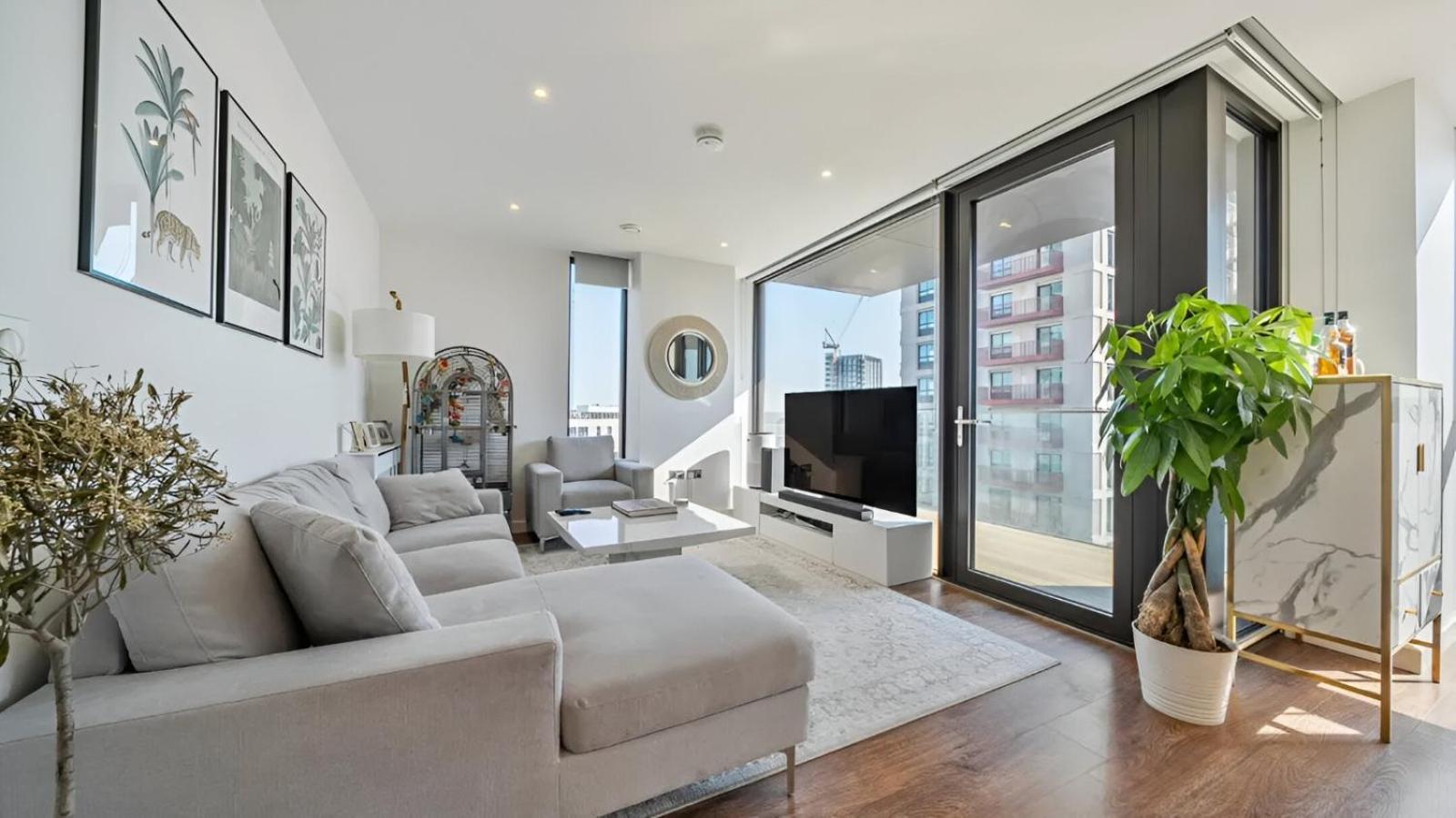 The Place- Greenwich 2-bed Flat Apartment