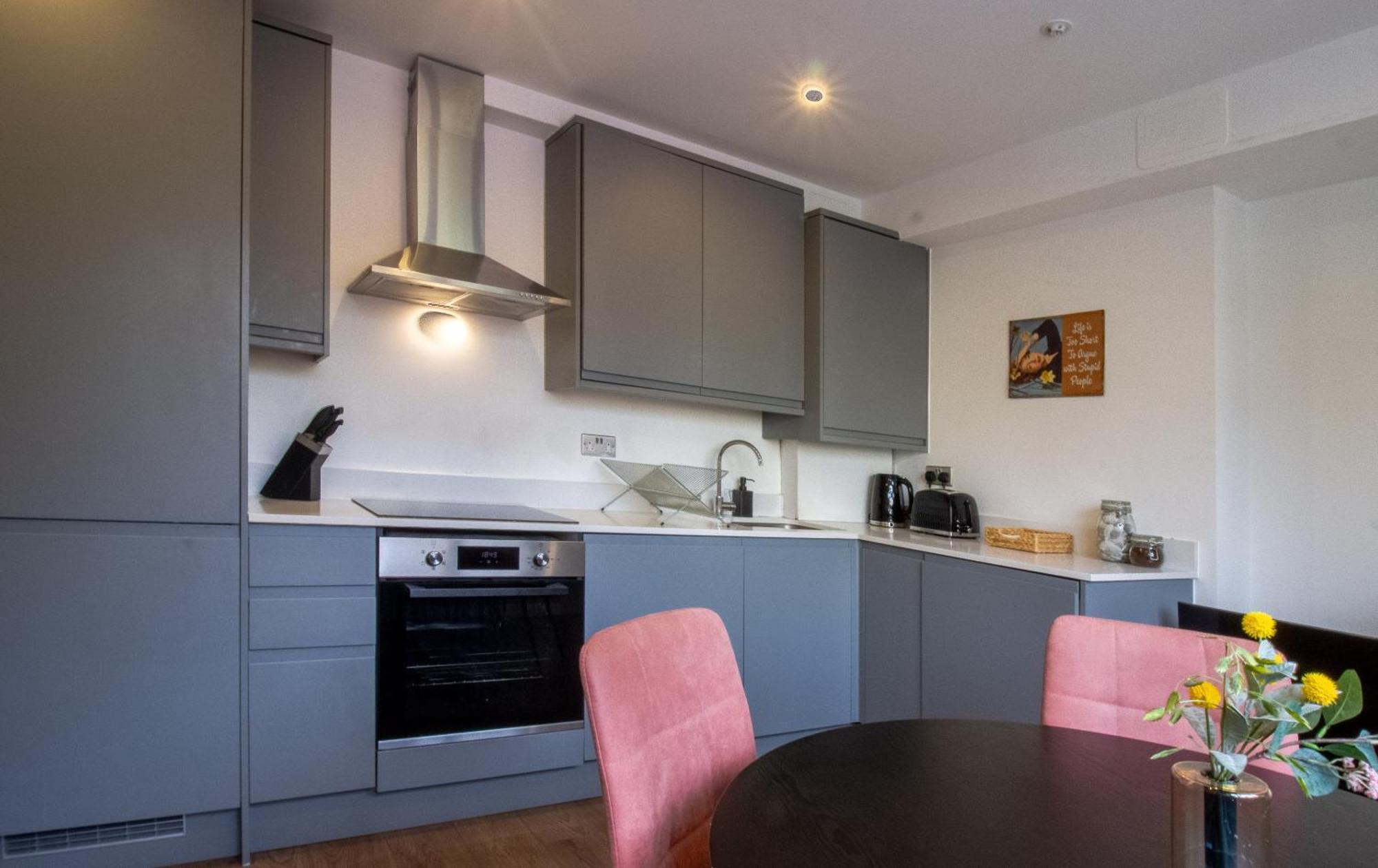 Modern 2 Bedroom @ Nine Elms Station A London
