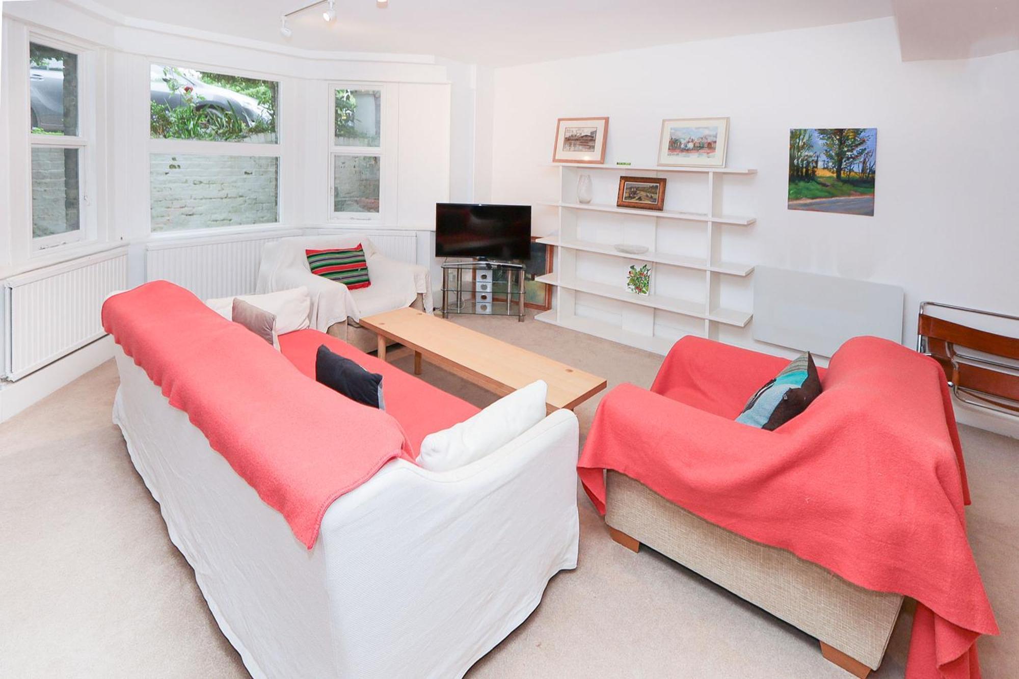 Apartment Elegant 2-Bedroom Getaway W Terrace & Garden Views