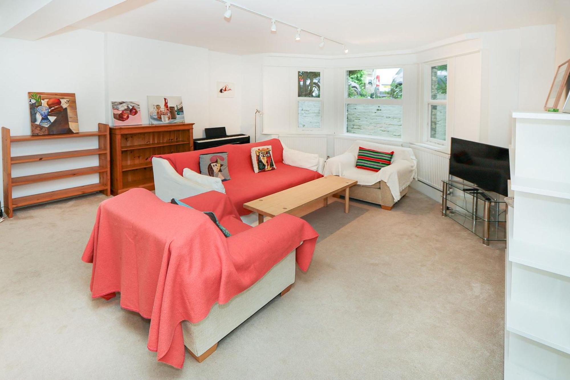 Apartment Elegant 2-Bedroom Getaway W Terrace & Garden Views London
