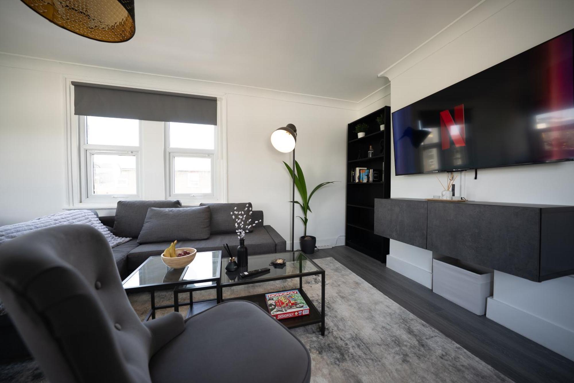 3br Gem - Netflix - Near Attractions - O2 Holiday home *