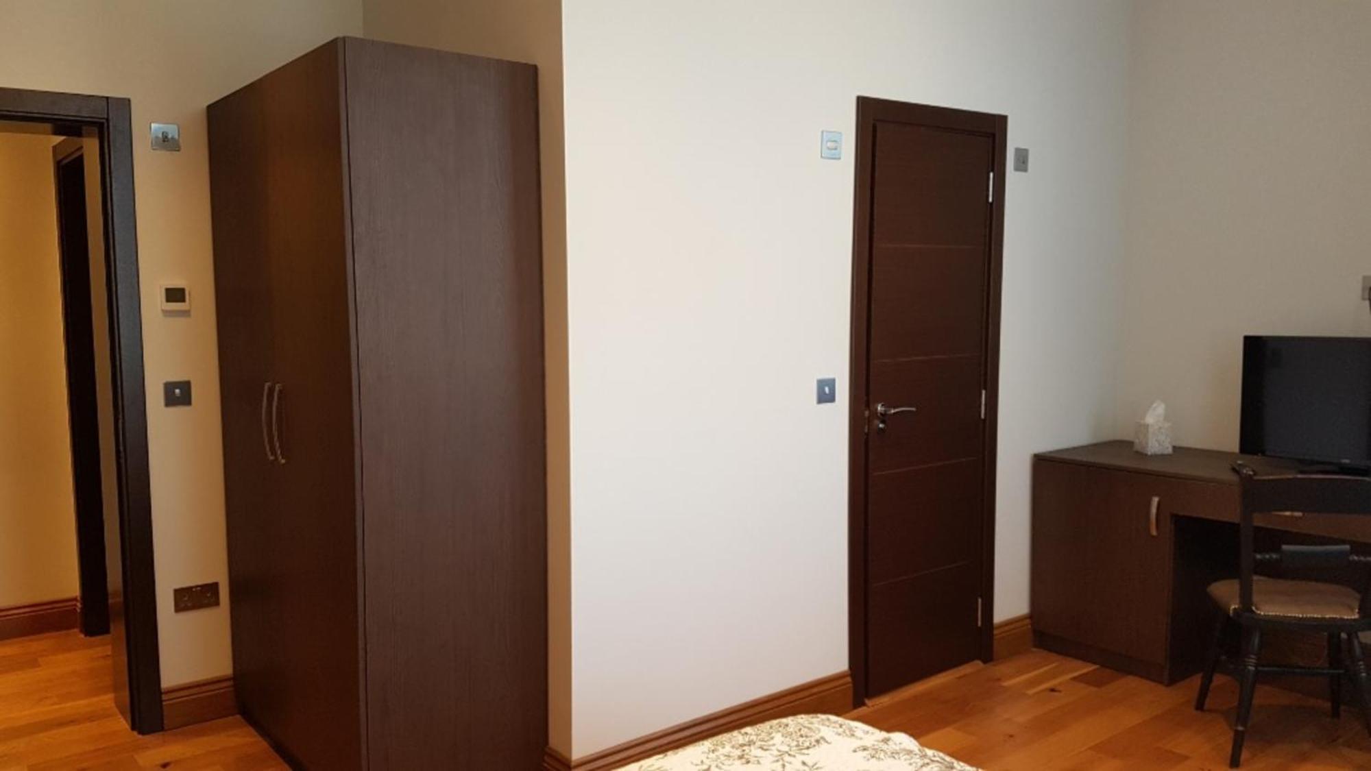 Oyo The Kilburn Arms Bed & Breakfast London
