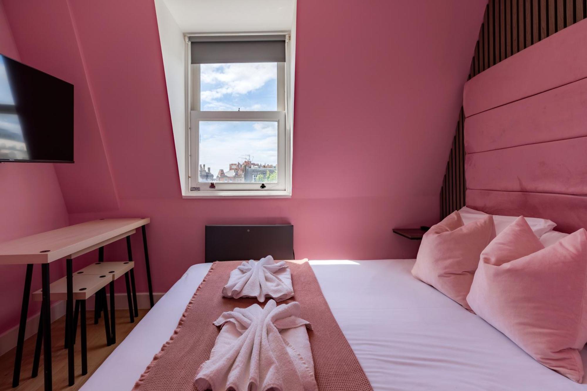 Bed & Breakfast Britannia Hyde Park London