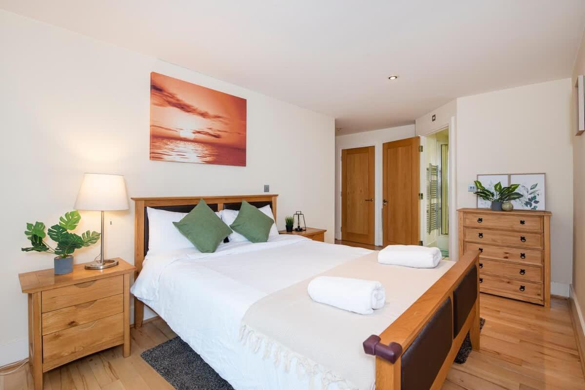 Big Flat Close To Big Ben * London