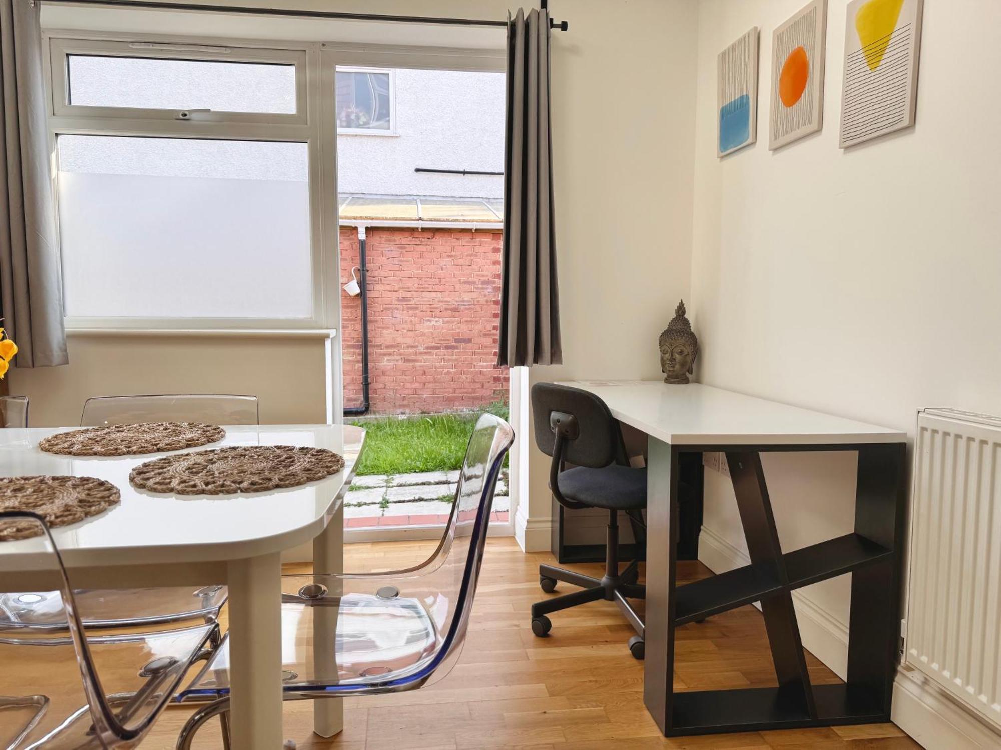 Modern 1-bed 30min To & Parking