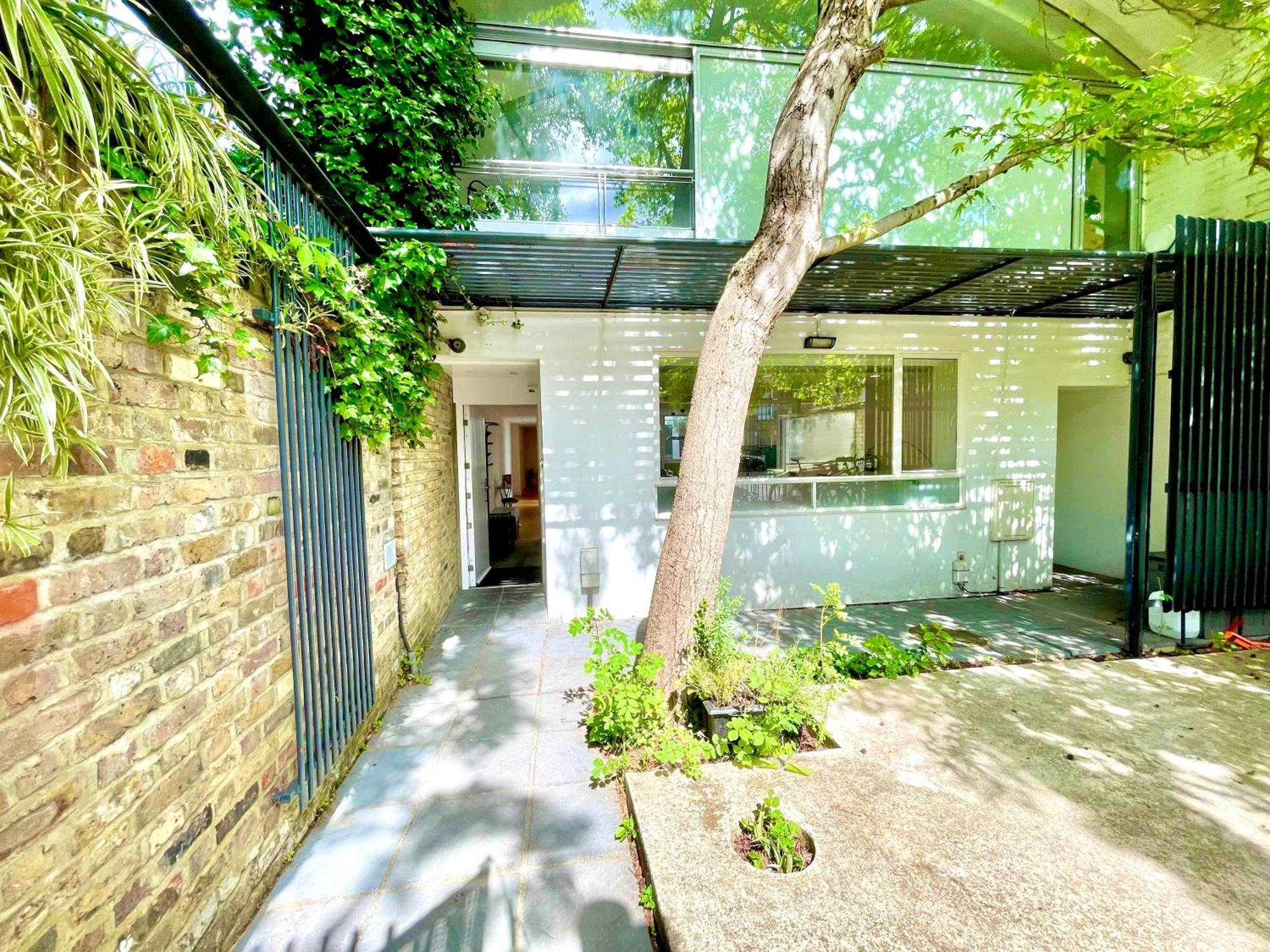 Apartment Spacious 3-bedroom Flat In Holloway With Unique Patio With Free Wi-fi London