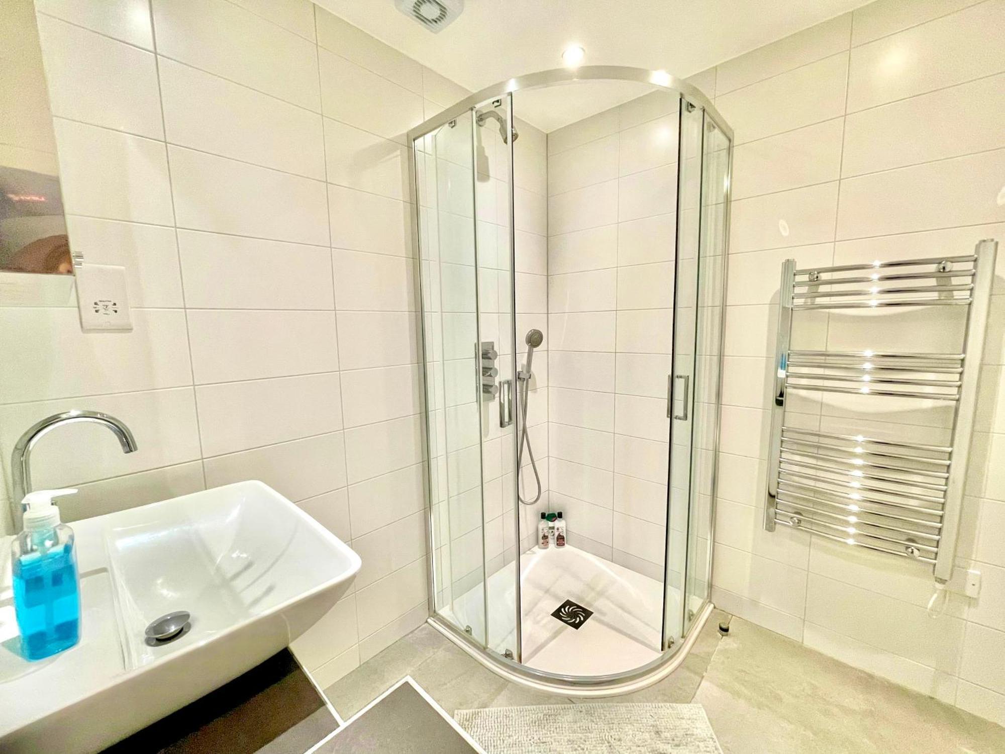 Spacious 3-bedroom Flat In Holloway With Unique Patio With Free Wi-fi * London