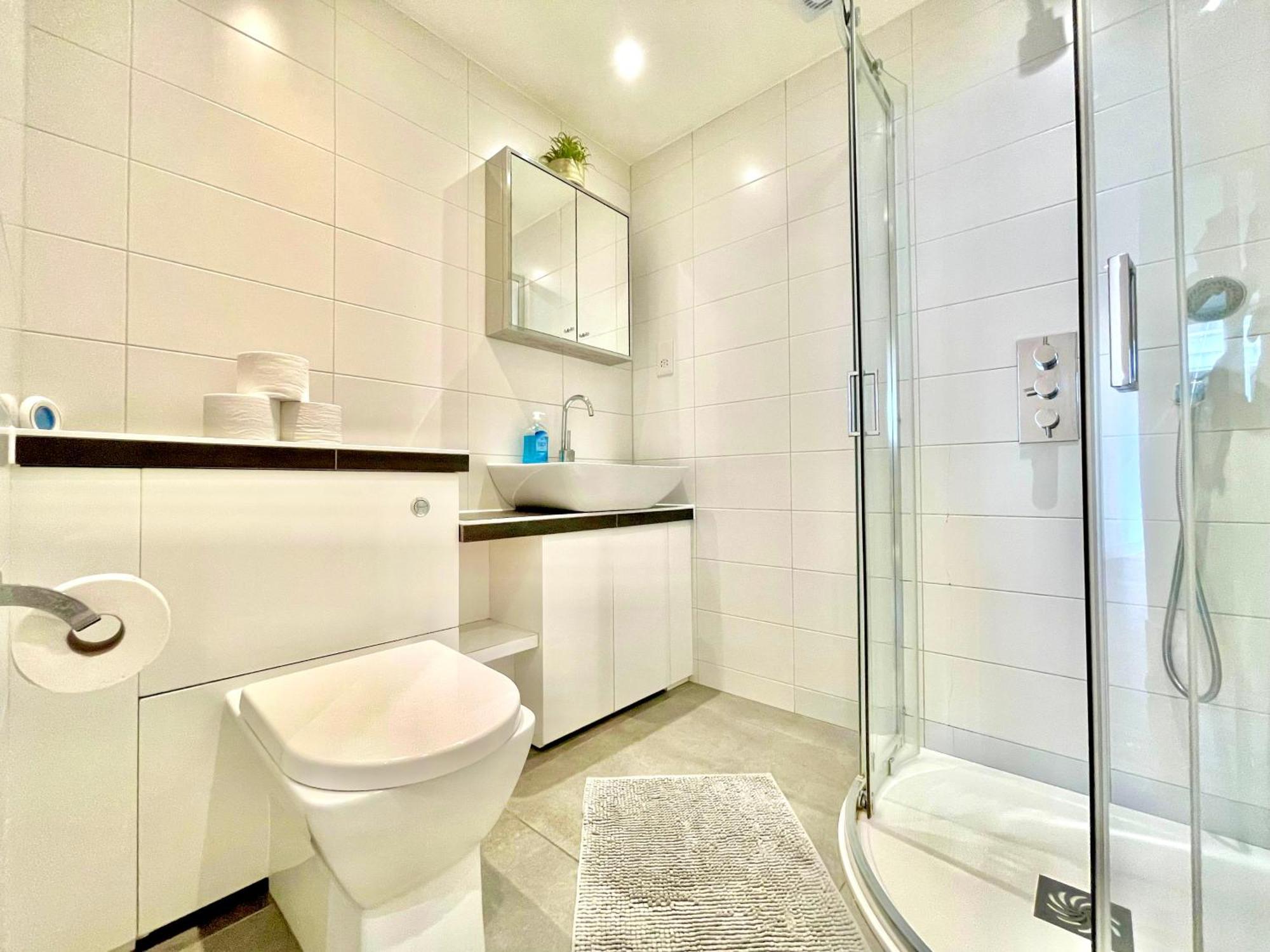 Chic 3 Bedroom Flat With Private Terrace In Holloway Near Finsbury Park *