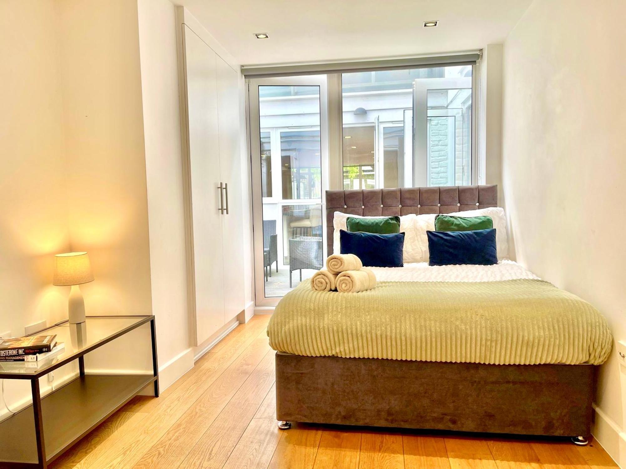 Chic 3 Bedroom Flat With Private Terrace In Holloway Near Finsbury Park Apartment *