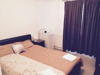 Wellington Road Apartment *