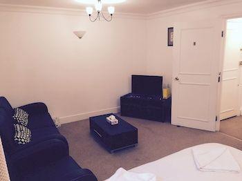 Wellington Road Apartment London