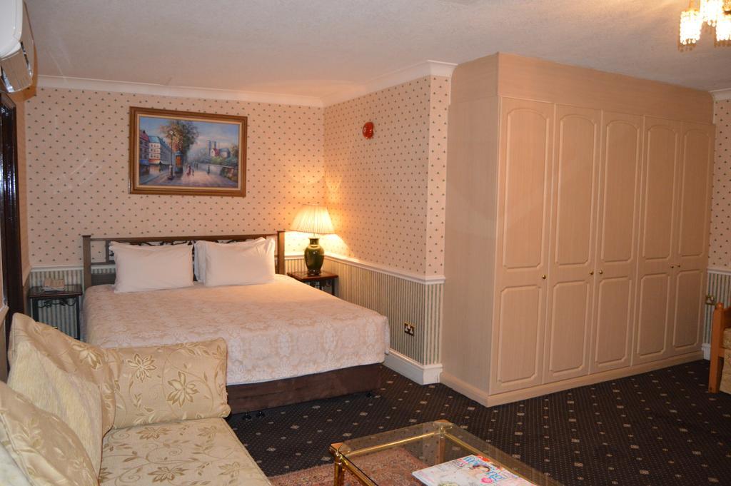 Hotel Holiday Villa Hotel