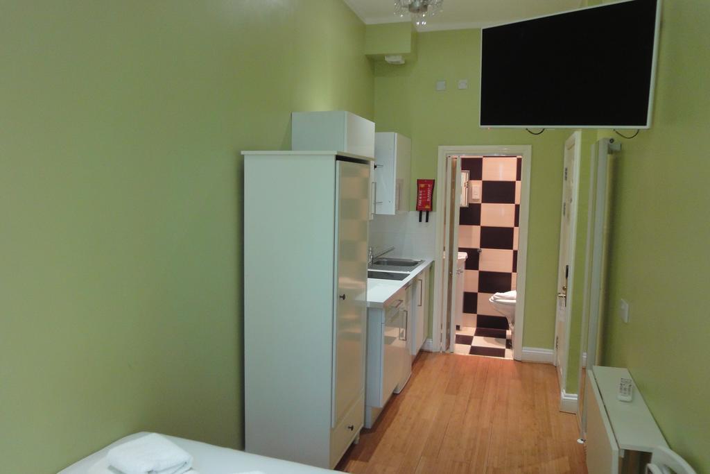 Dylan Kensington Aparthotel 3*