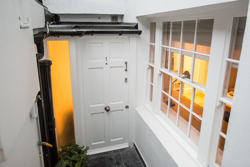 Eson2 / The York Street Nest London