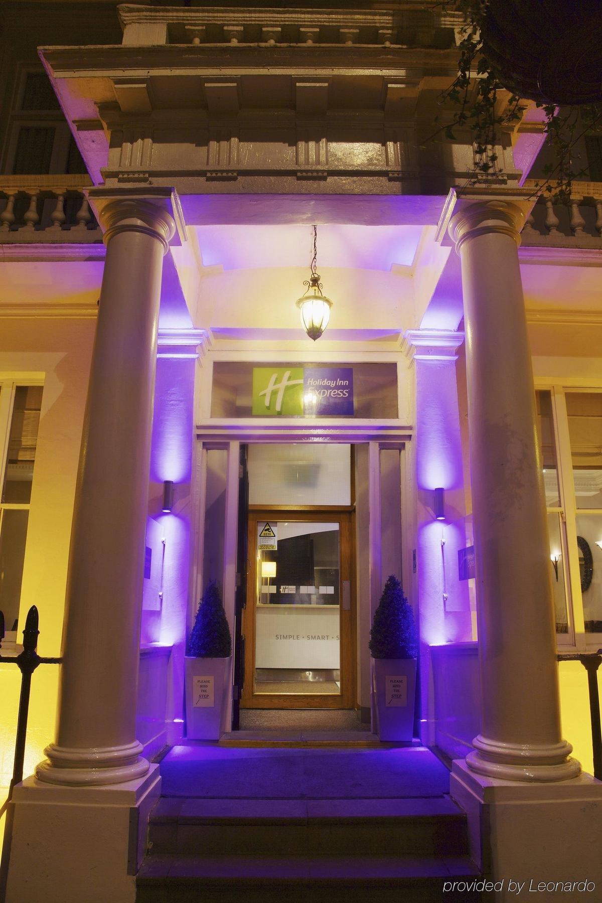 Express Victoria By Ihg Hotel 3*