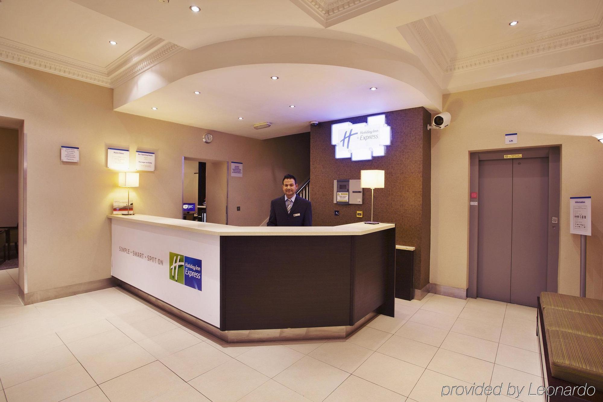 Express Victoria By Ihg Hotel London