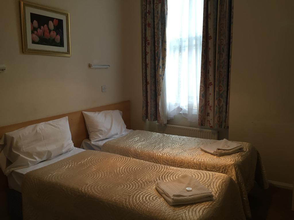 Romanos Hotel London