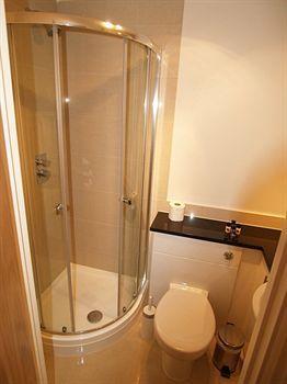 Crompton Court Apartment