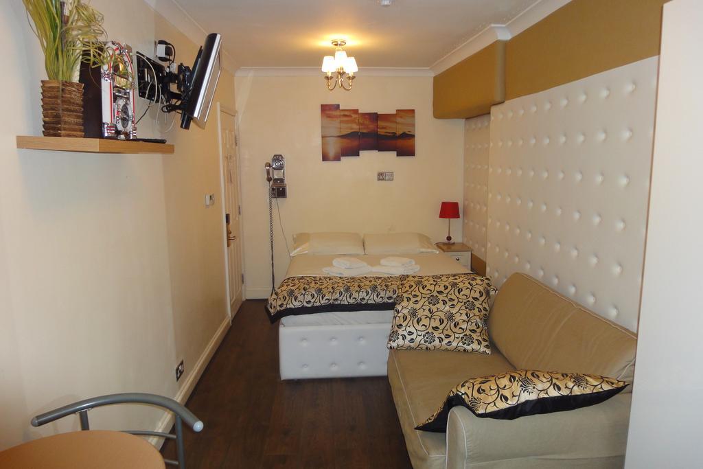 Dylan Kensington Aparthotel 3*
