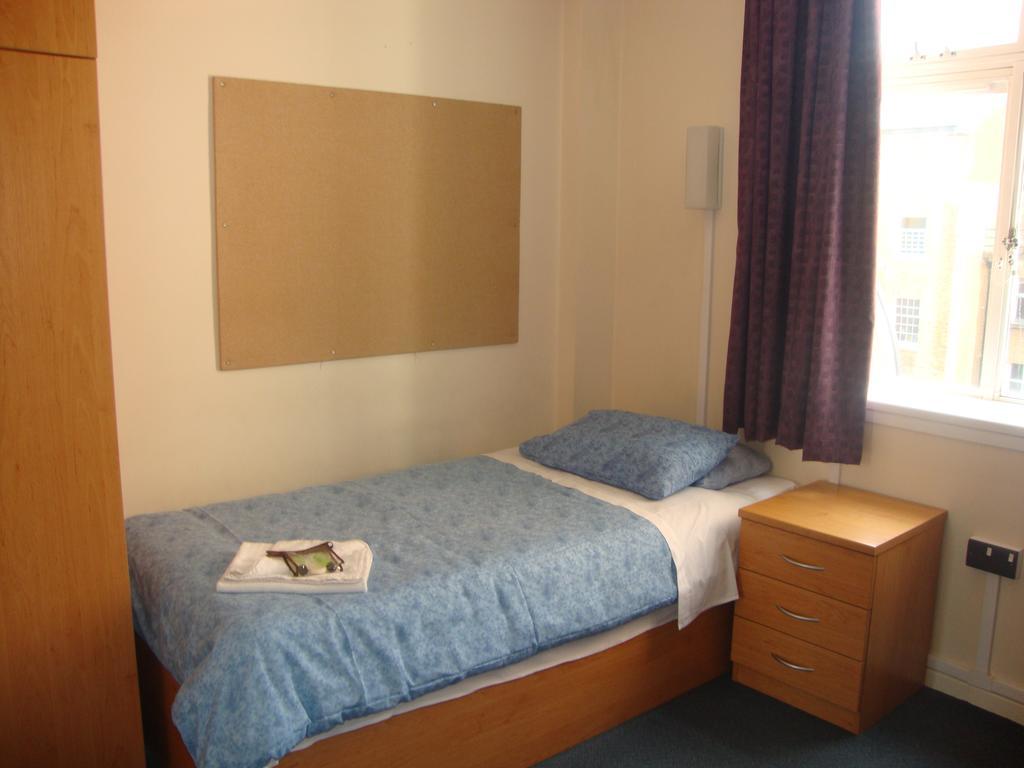 Apartment College Hall / University Of *