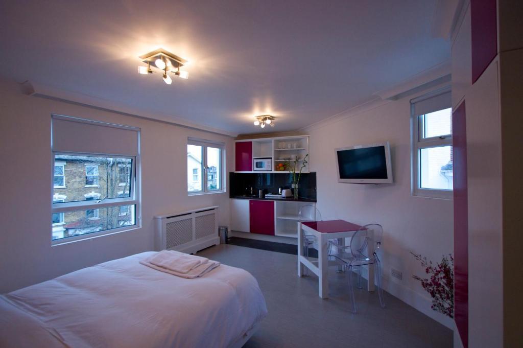 Gloucester 3*