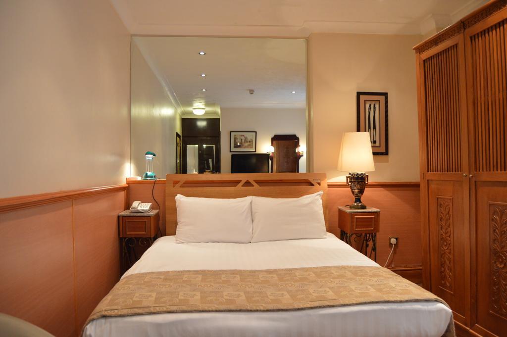 Holiday Villa Hotel