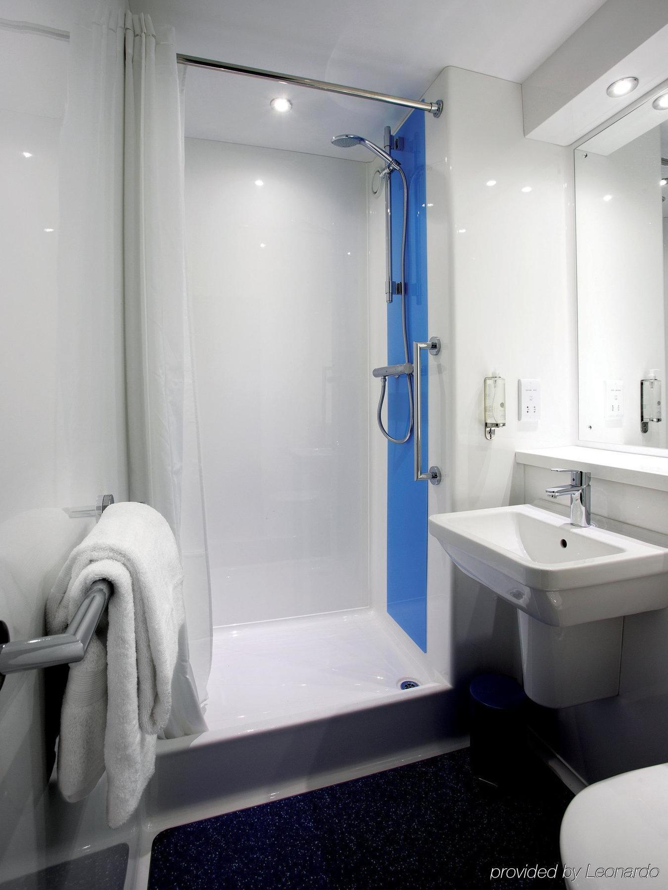 Travelodge Airport 3* London