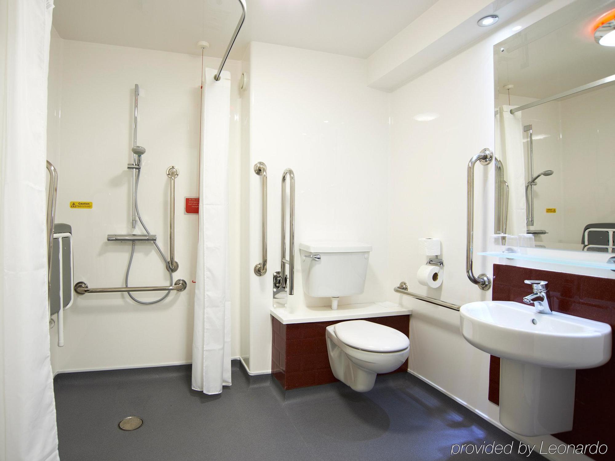 Travelodge Excel 3* London