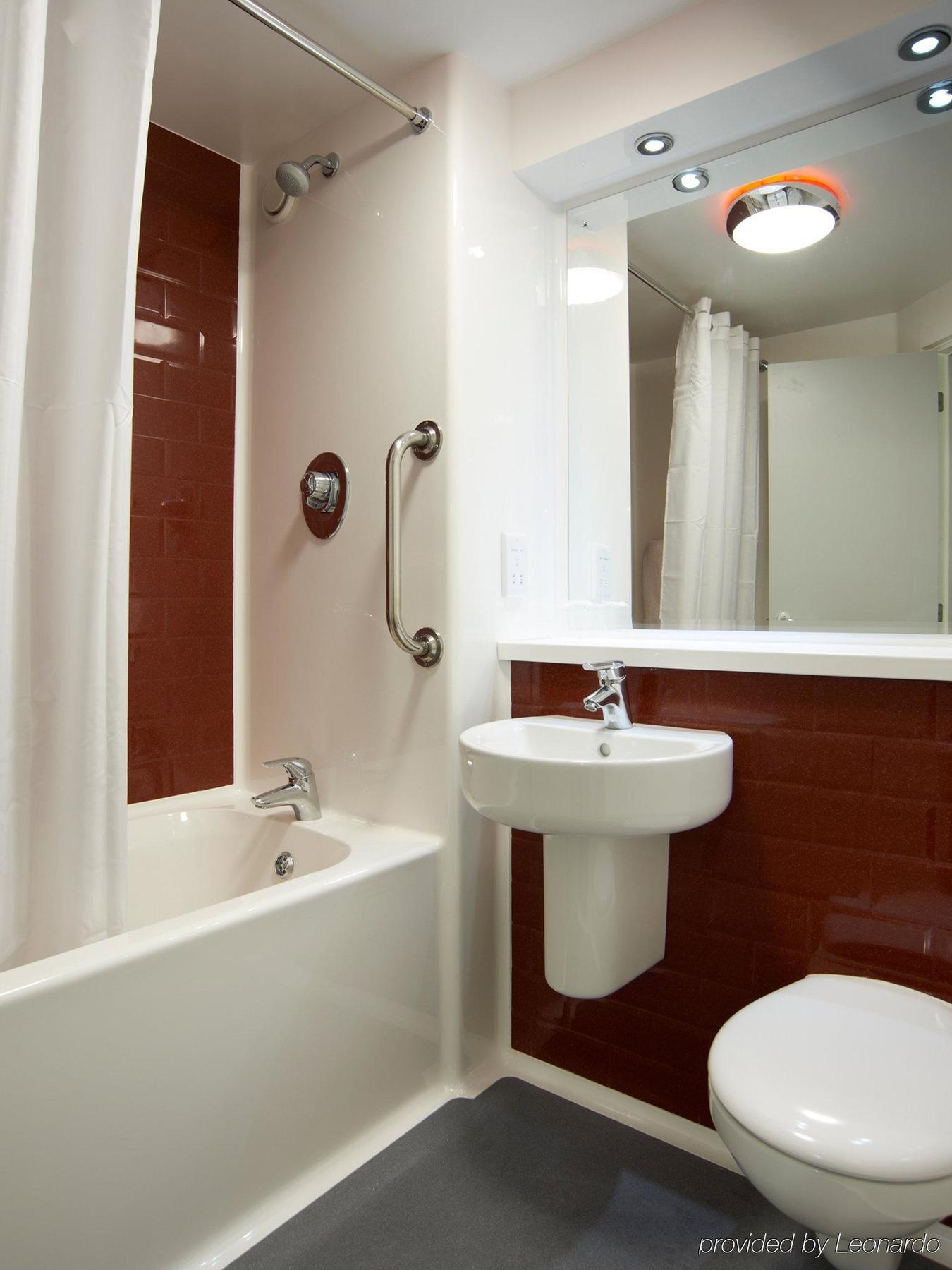 Travelodge Excel Hotel