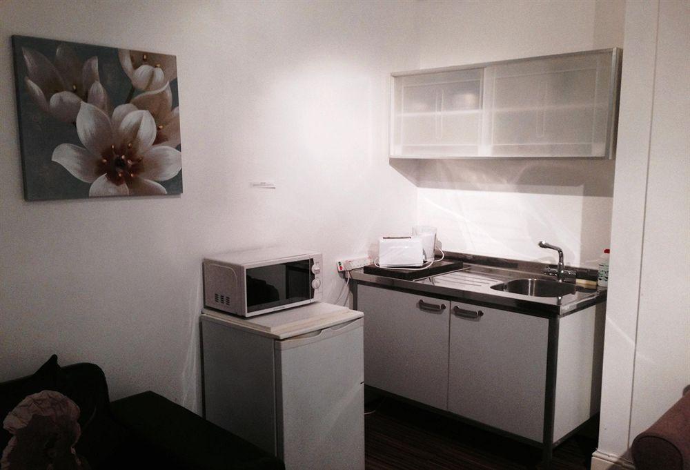 Holland Aparthotel 3*