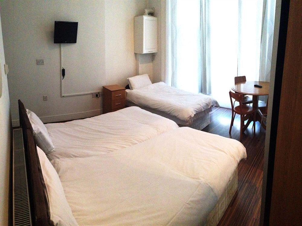 Holland Aparthotel 3*