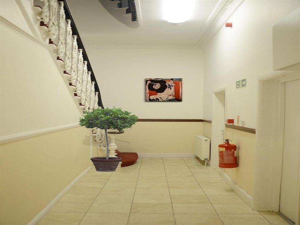 Holland Aparthotel 3*