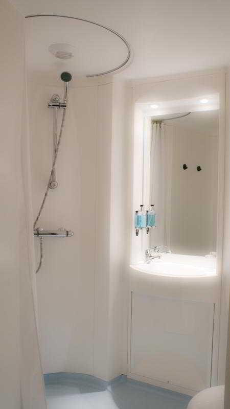 Express - Vauxhall Nine Elms, An Ihg 3* London