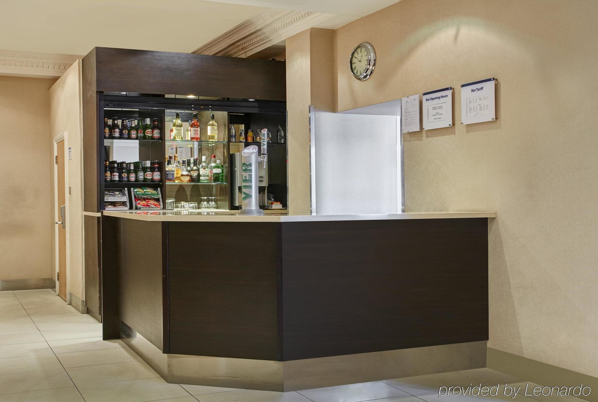 Express Victoria By Ihg Hotel