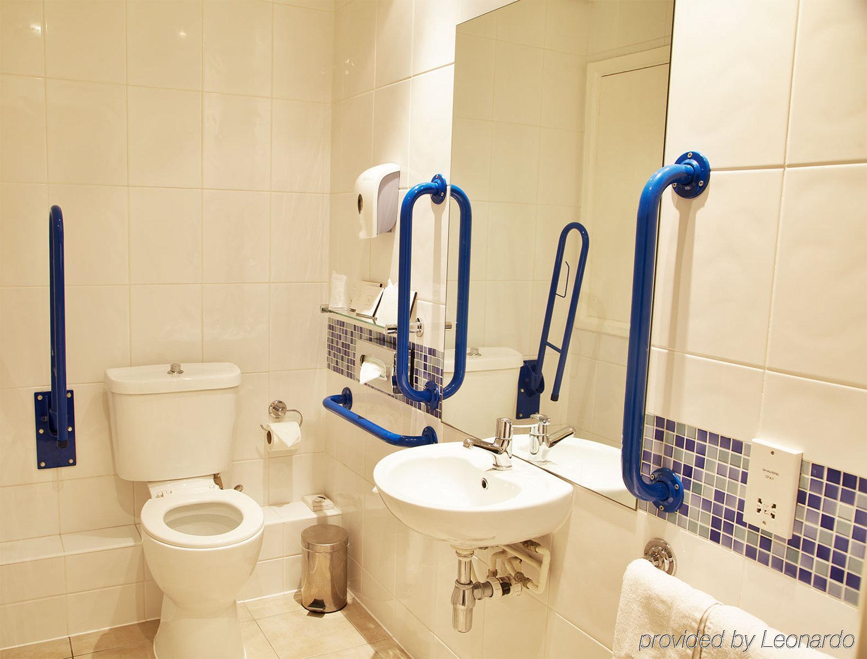 Express Victoria By Ihg Hotel 3*